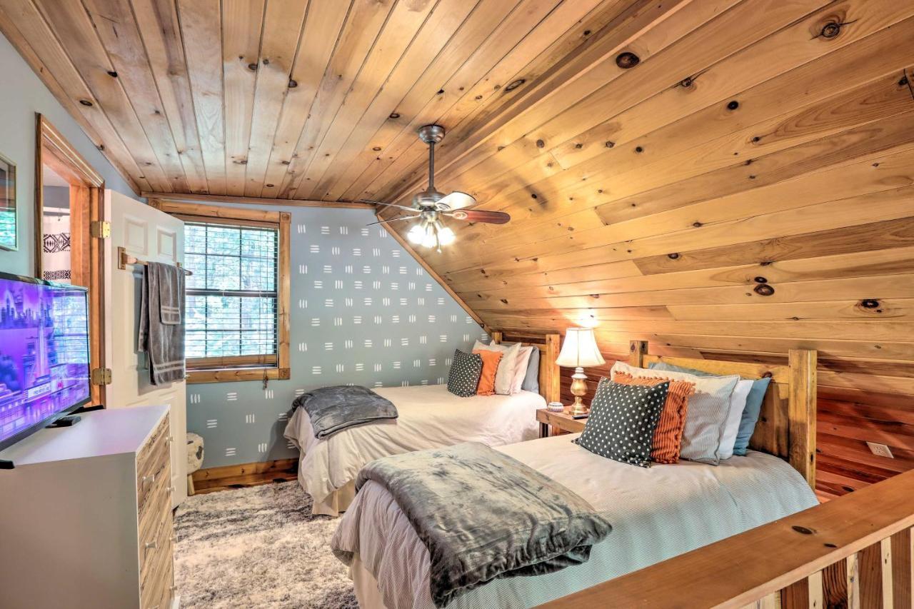 Bumblebee Cottage Murphy Retreat With Hot Tub Salem Exterior photo